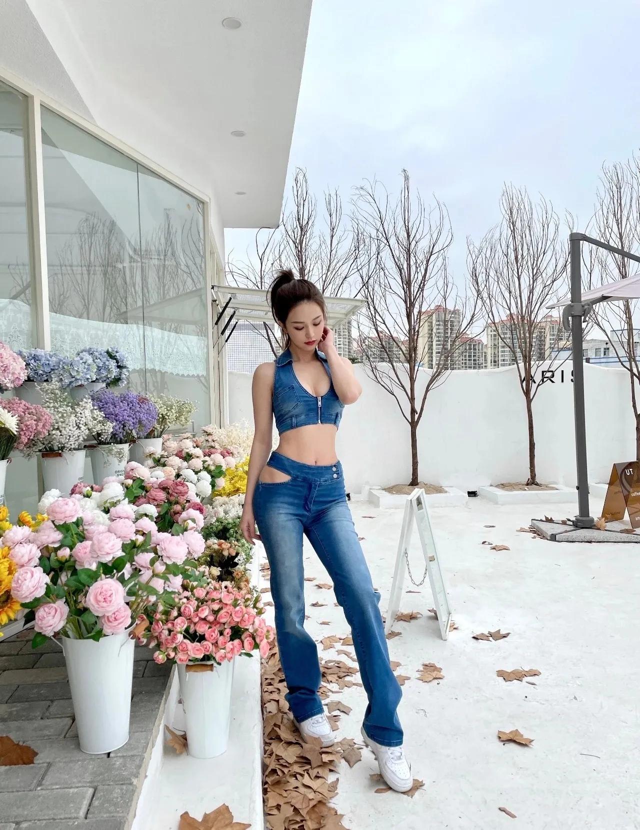 清纯可爱模特身材大长腿性感美女图片