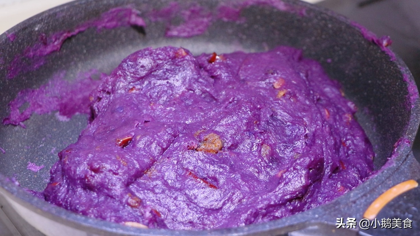 The family’s favorite purple sweet potato cake, sweet and gluten, the more chewy, the more fragrant, no oil and sugar, delicious and not afraid of fat