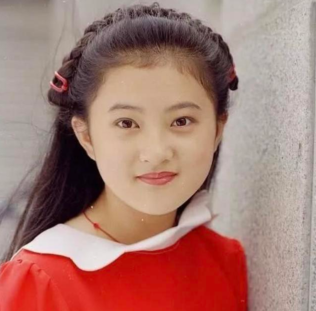 红极一时的"小婉君"，为学业放弃演戏，现40岁还未结婚