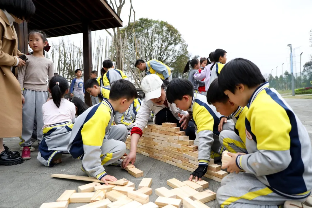 “我们”有一块地这就播种去丨天府新区元音小学劳动实践基地启动