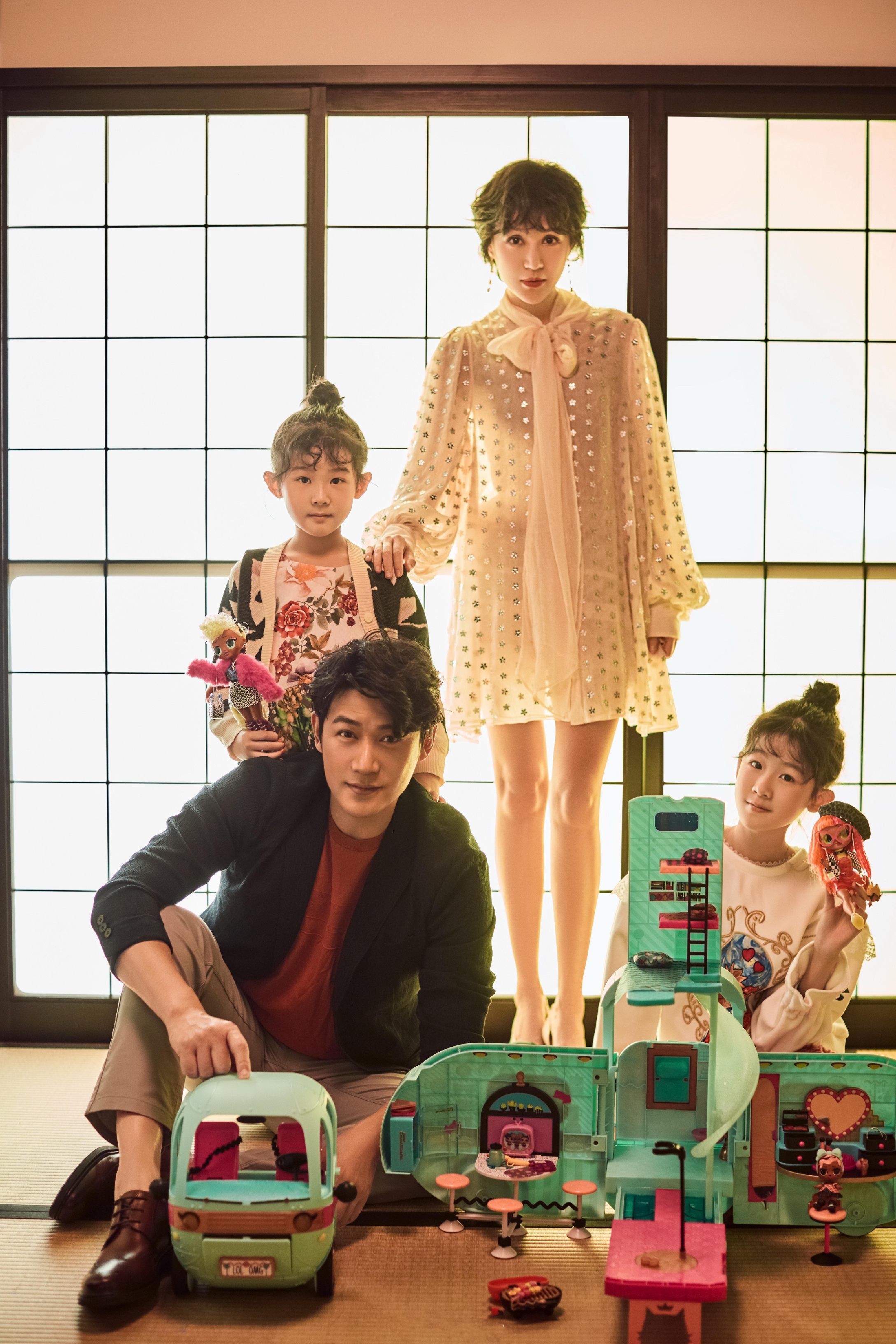 陆毅女儿再以京剧扮相出镜，贝儿造型超亮眼，举手投足尽显专业范