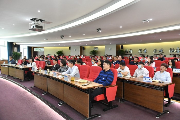 河南职业技术学院党委理论学习中心组（扩大）举办提升学校治理水平报告会
