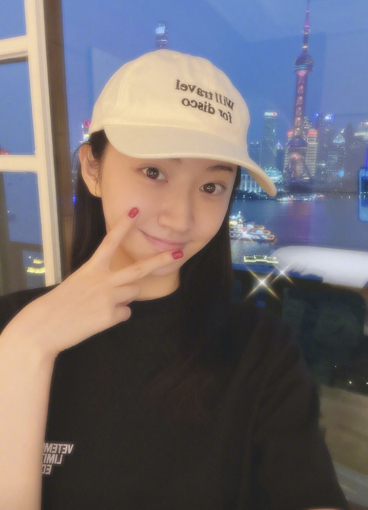 景甜素颜曝光认不出，怼脸自拍双眼皮疤痕明显，曾大方承认整容