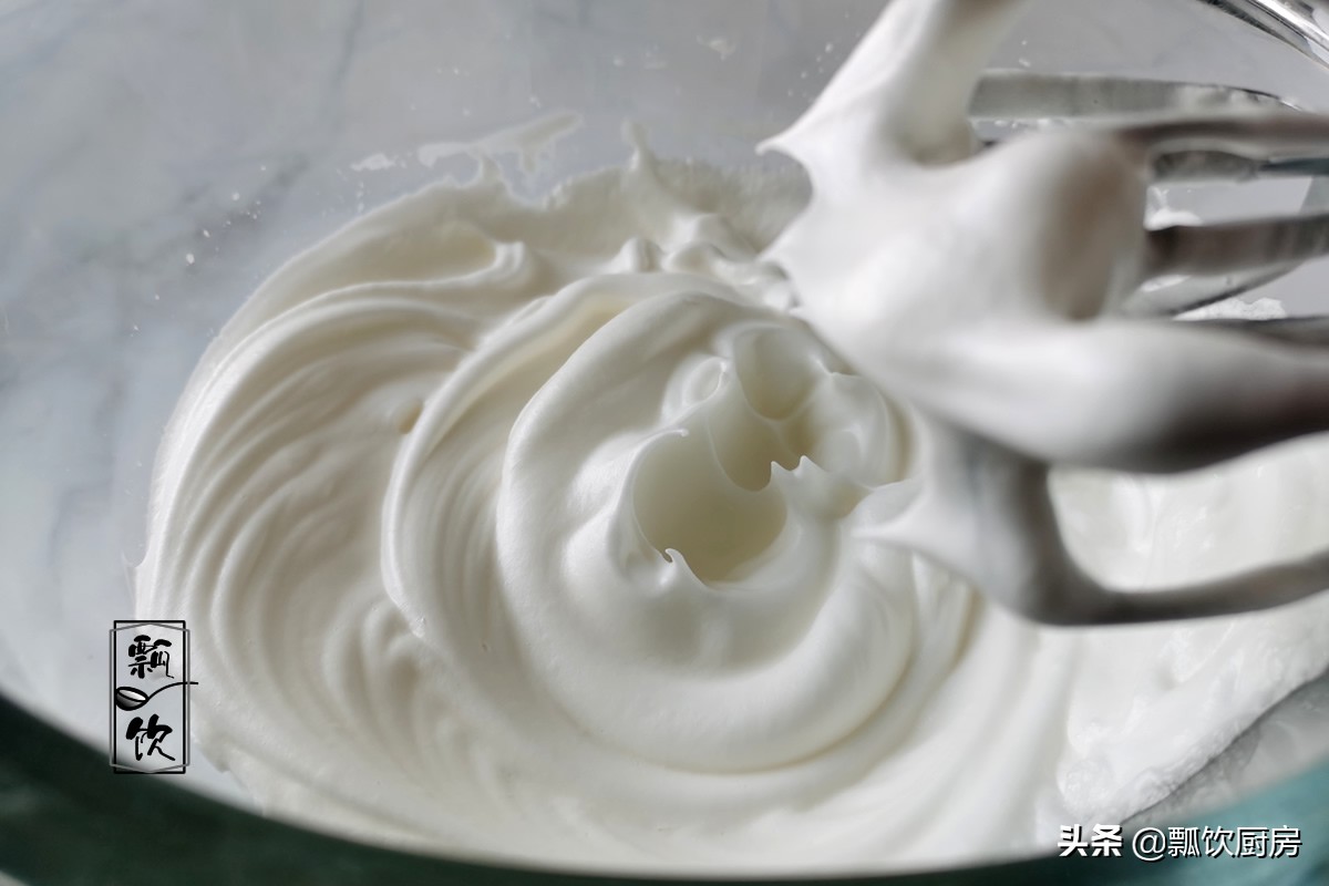 九月南瓜香，做成可口小蛋糕，营养又美味，孩子用手拿着吃超棒