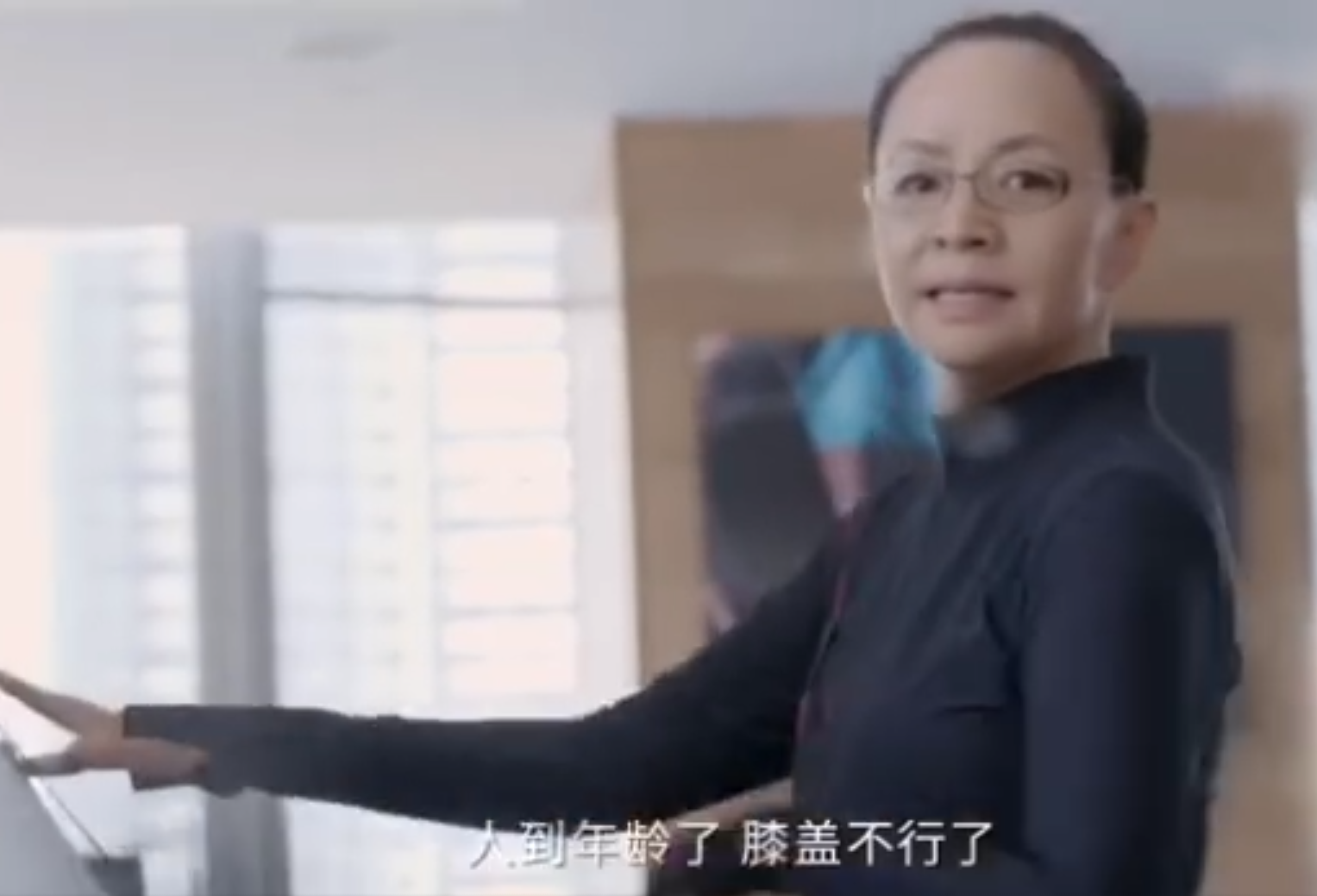 英达老婆梁欢照片 51岁梁欢身材发福走样，远不如大7岁宋丹丹气质佳