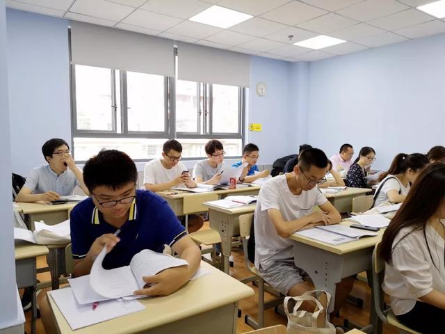 事关退休！“延迟退休”改为“工龄退休”？教师公务员都支持
