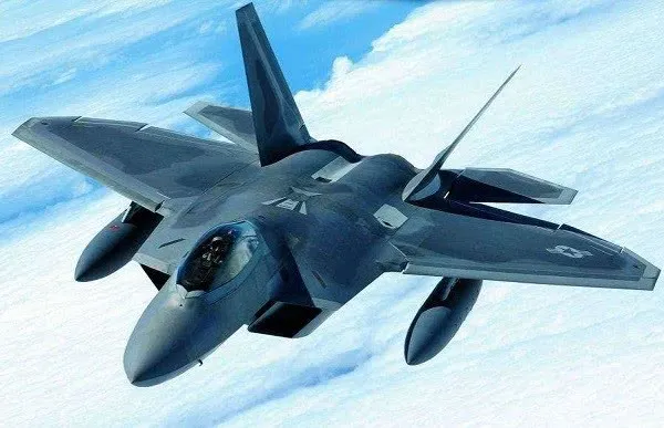 又见喜人一幕！歼20战斗机挂载副油箱试飞，可开