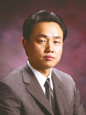 潮汕穷小伙，35岁成中国首富，入狱10年，身价200亿，凭啥