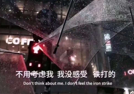 伤感又心痛的短句子  爱情会让人变傻的句子图片