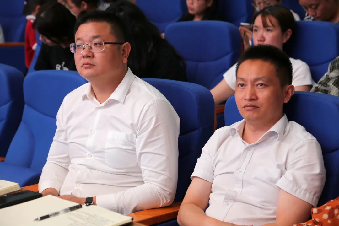 四小、华阳小学“两校一体化”教师培训会