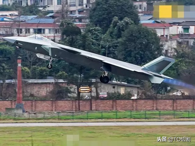 零距離觀看殲-20，高清到一顆鉚釘，顏值性能爆表