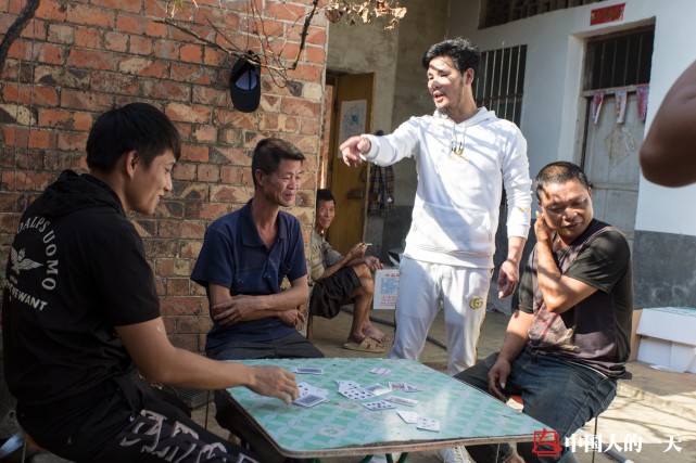 “窃格瓦拉”出狱后：种地不打工，四兄弟全是光棍，最想找个老婆