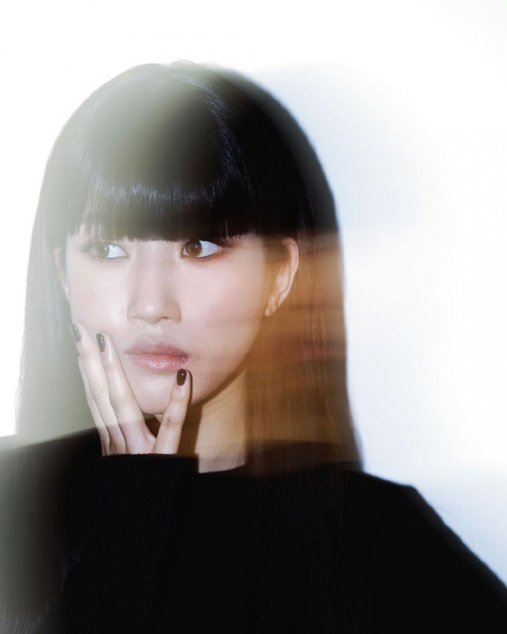 形象焕然一新,展现出了另一种魅力,以往文佳煐接到的都是比较温柔可爱