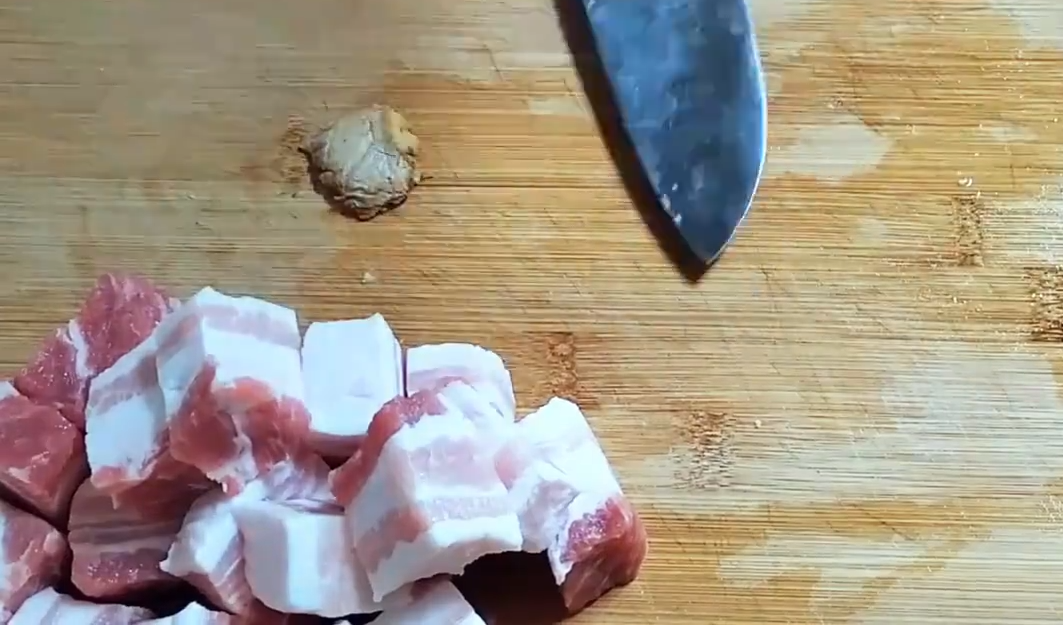 紅燒肉別放八角、桂皮，試試這兩樣，做出來特香，減肥都要吃一頓