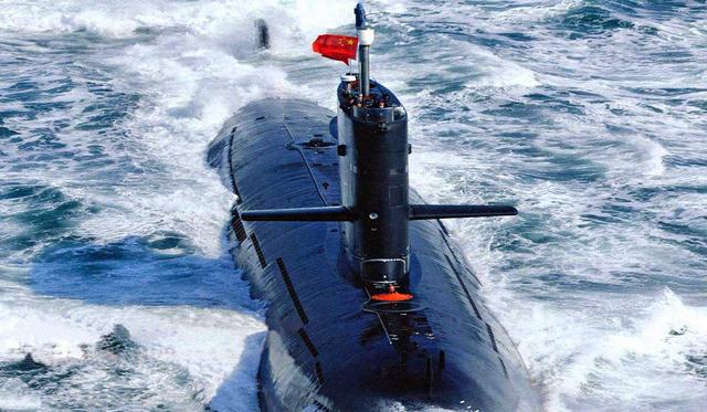 英媒炒作中國潛艇跟踪航母，外網友：中國潛艇能把航母瞬間擊沉