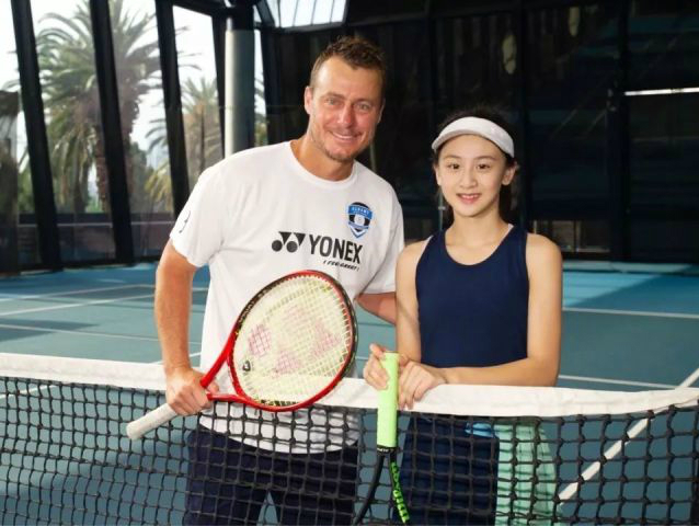 奥运二代：拳王儿子打马球，田亮女儿打网球，刘国梁女儿超过父亲