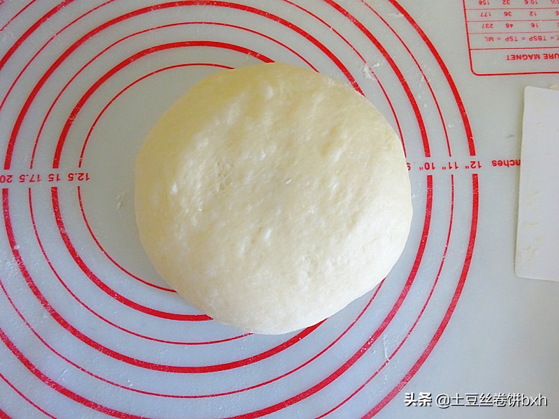 Black sesame stuffed bread is simple and time-saving to make with one shot, which is a favorite for the whole family