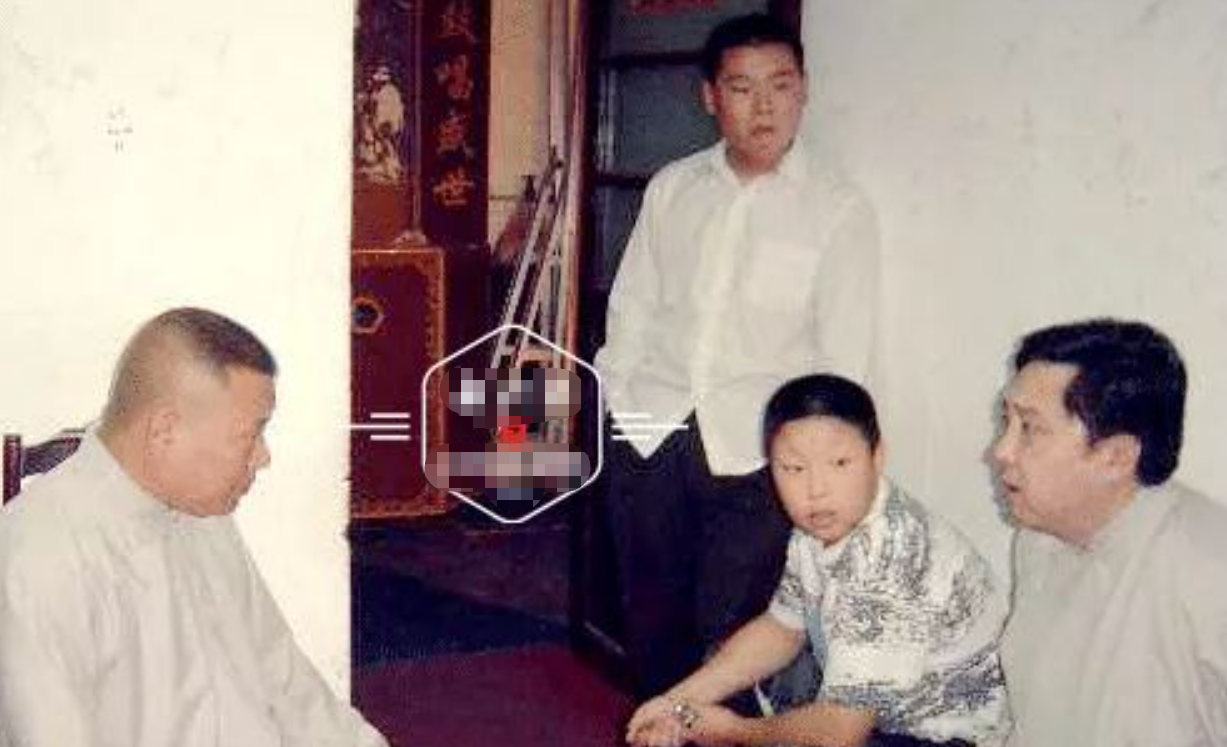曹云金演出時打過岳云鵬？大鬧生日宴后，燒餅為何會想跟著離開？