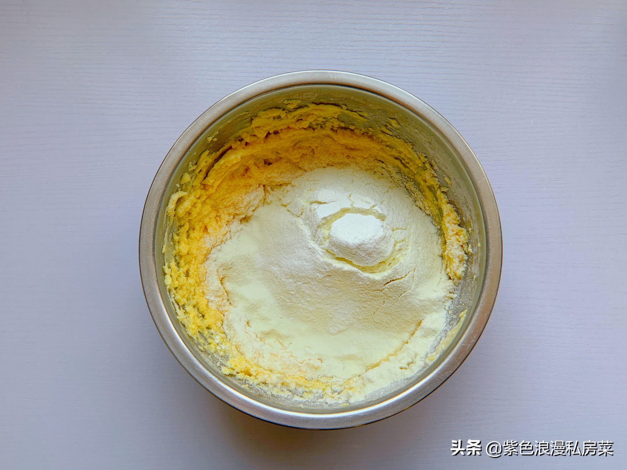 簡單易做的小甜品，奶香濃郁，一口一個酥到掉渣，新手看完就會