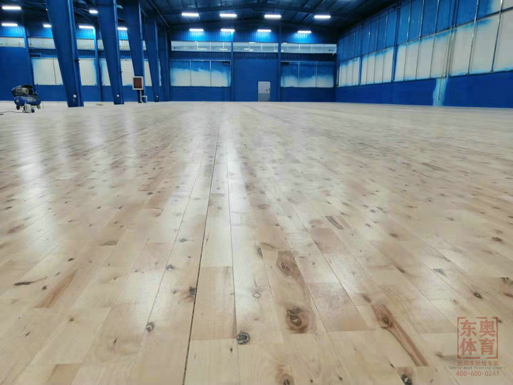 东奥体育｜实木运动地板为什么会有色差？