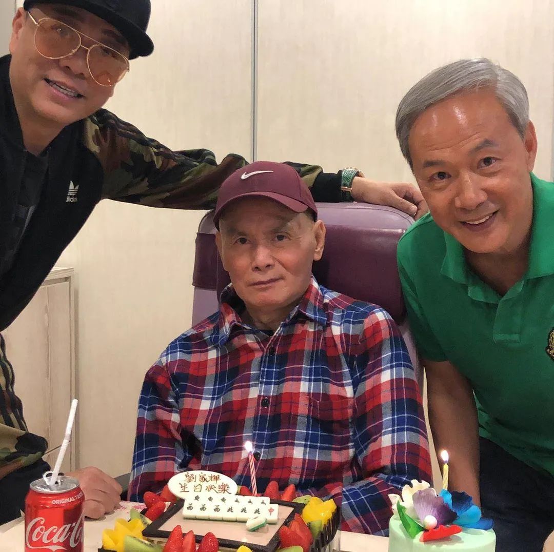 65岁刘家辉最新近照，重拾年轻长胖不少，中风十