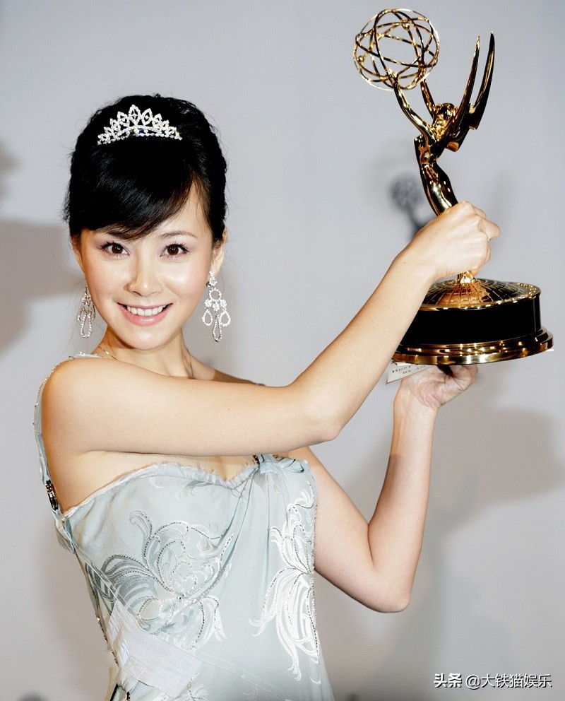 嘴歪也好看的女星，只服这5位，难怪于正说所有美人嘴都是歪的