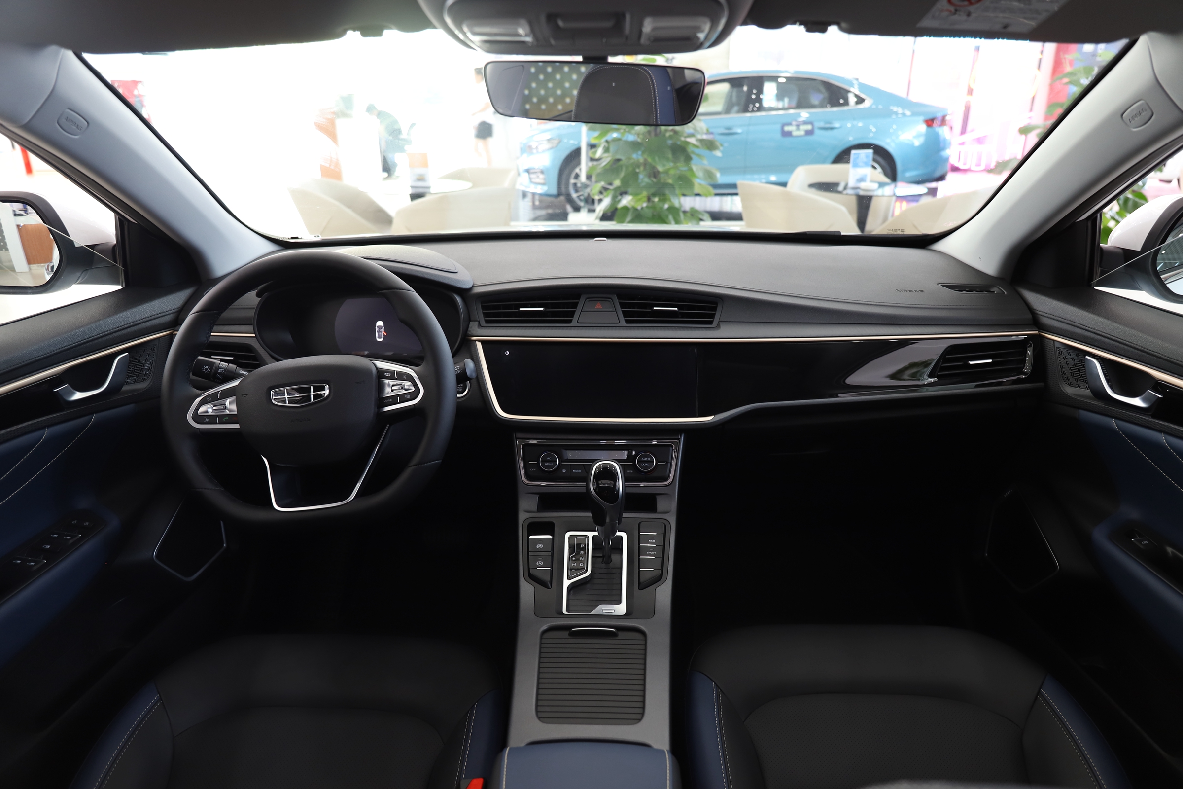 旧貌换新颜 国民家轿添新成员 实拍新款吉利帝豪gl up_太平洋号