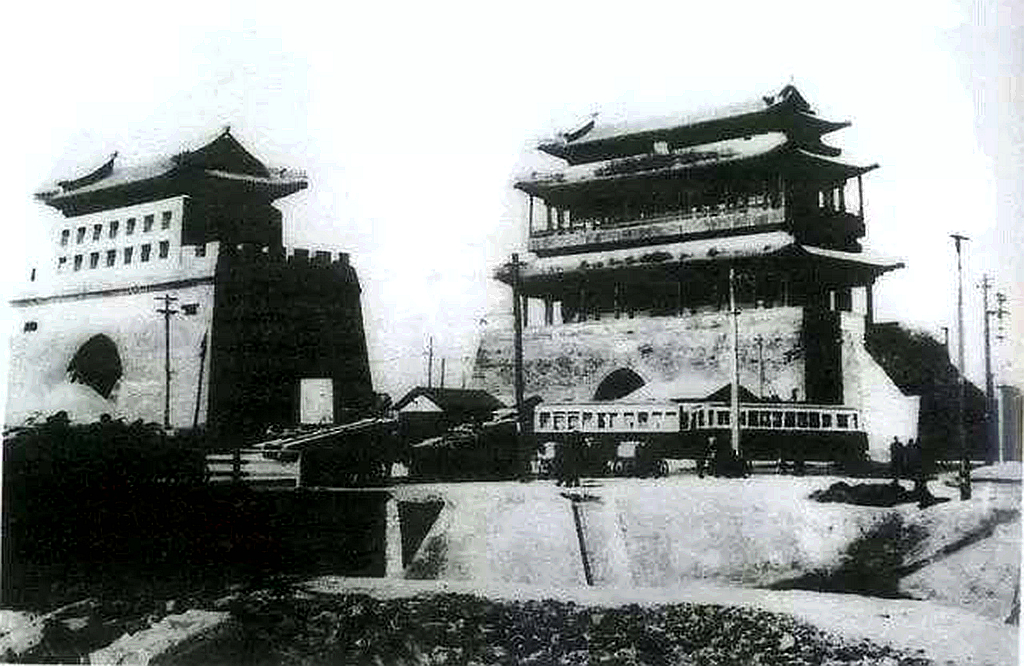 城门并没有记载,可是,北京的老瓦工,老木工,他们常说东直门是北京的第
