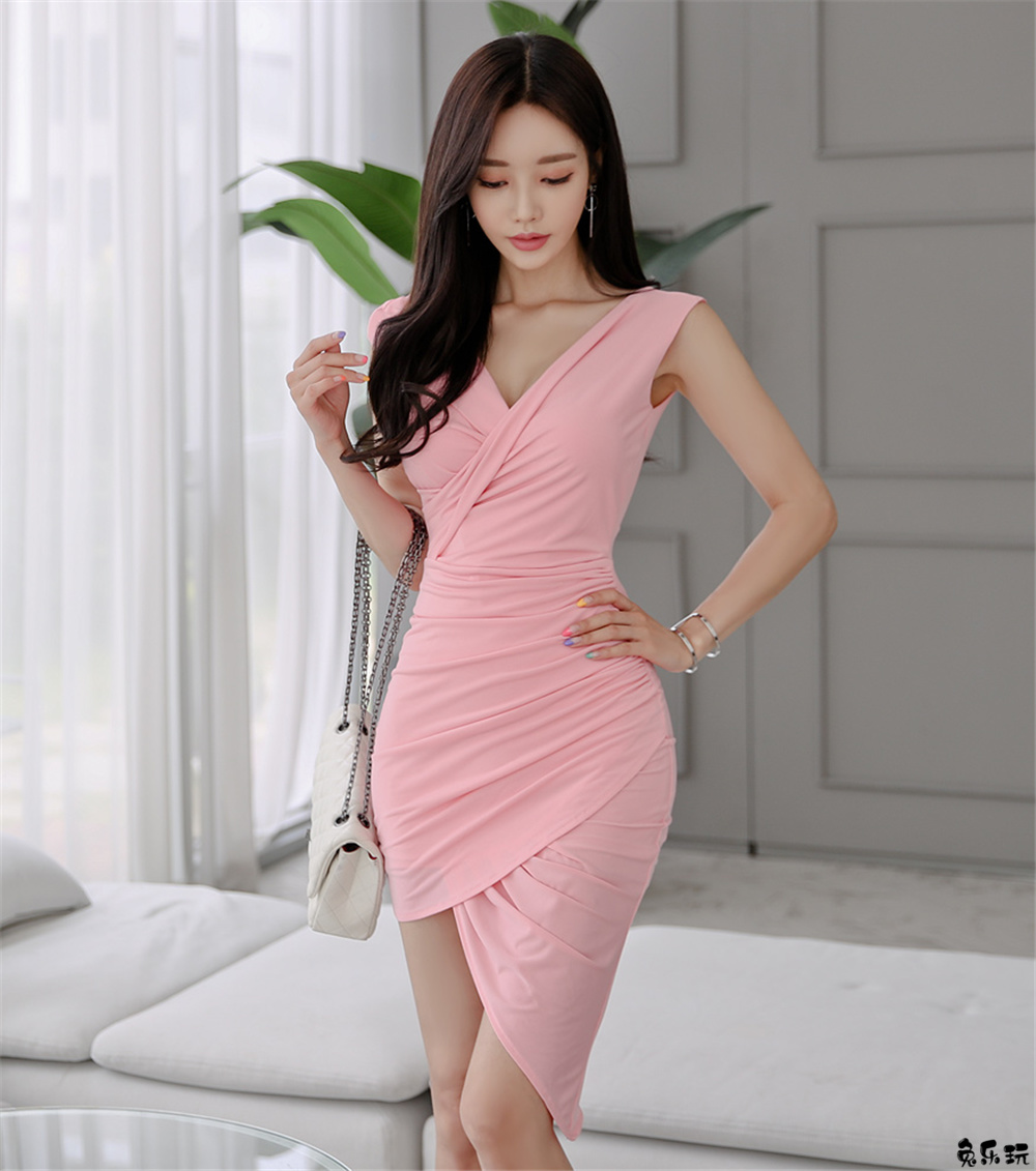 孙允珠：霓虹黄昏满庭桂芳萝粉包臀裙