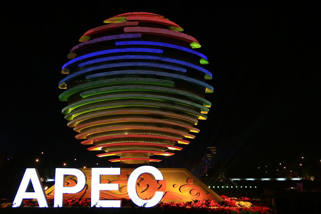 特朗普�罕見�參會，又想�算計�誰