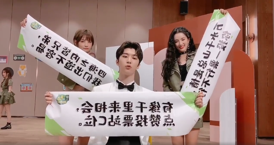 Fan Chengcheng plays a bank note for Yang Di, with Zhao Yue Liu Xie is the same as casing rather, foolish the child erred again