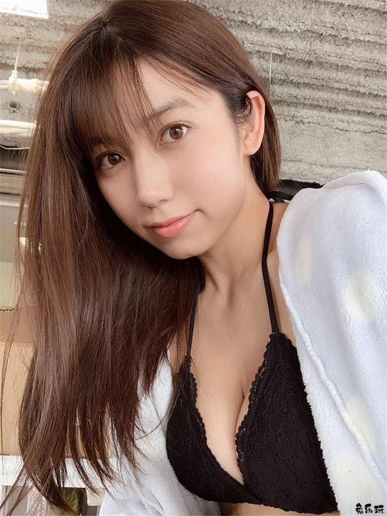 温柔鲜奶！天然系日本正妹佐藤あいり疗愈气质想不想来一口！