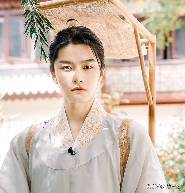 Achieve ancient costume of Cos of 4 student collective, liu Yu is reductive degree tall, I am encircled by modelling of Mi Kaguo king however pink