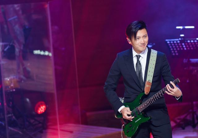 张柏芝三胎新照曝光，打破是混血的谣言，生父