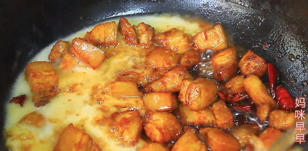 Why is the braised pork in the restaurant delicious?  The original method is exquisite, master 3 keys, the meat is not greasy