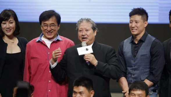 洪金宝36岁女儿至今未嫁，看到本人照片后，网友