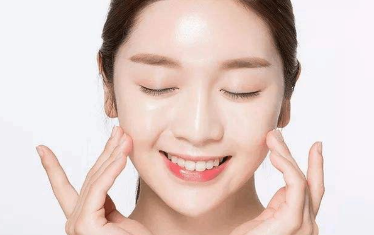 为什么你的底妆总黯沉不好看？掌握以下这7点，轻松拥有自然底妆