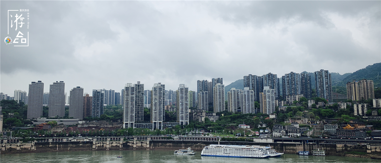 重庆来福士的山城花园，超脱现代的未来感，看两江四岸的最佳地点