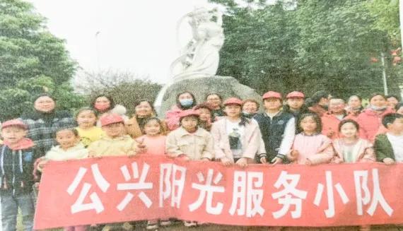 学雷锋，树新风，双流区公兴小学少年在行动