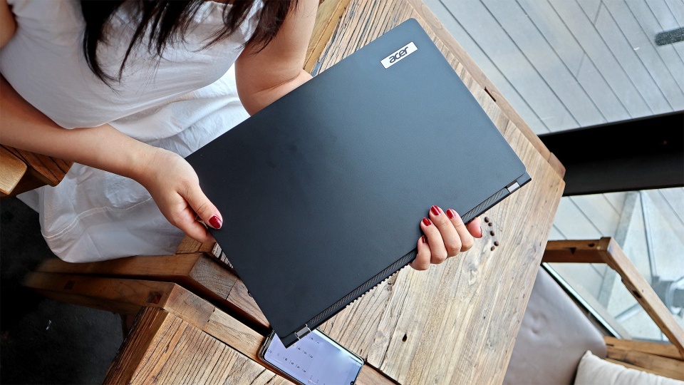 Acer TravelMate P6笔记本测评：谁说轻薄时尚与高性能不可兼得？