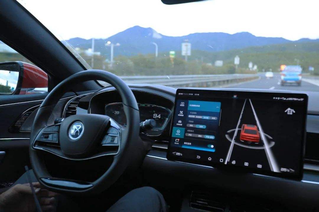 30万纯电动车该怎么选？Model3、P7、汉谁更有性价比？