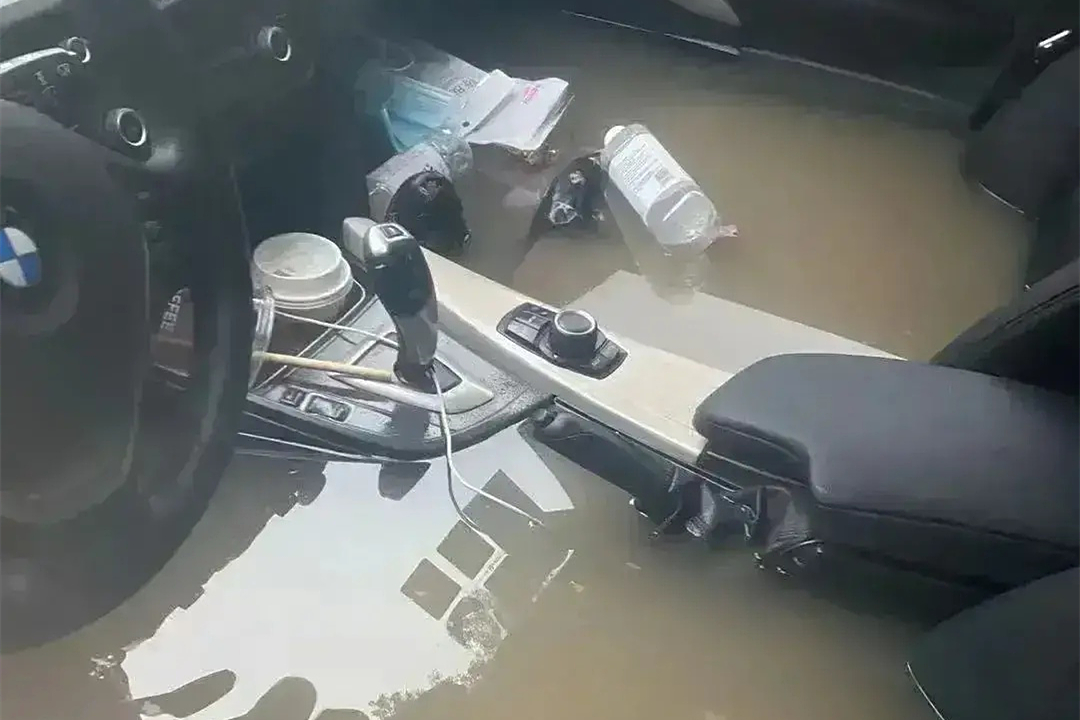 郑州暴雨：大量泡水车怎么办，保险到底会赔吗？这4句告诉你答案