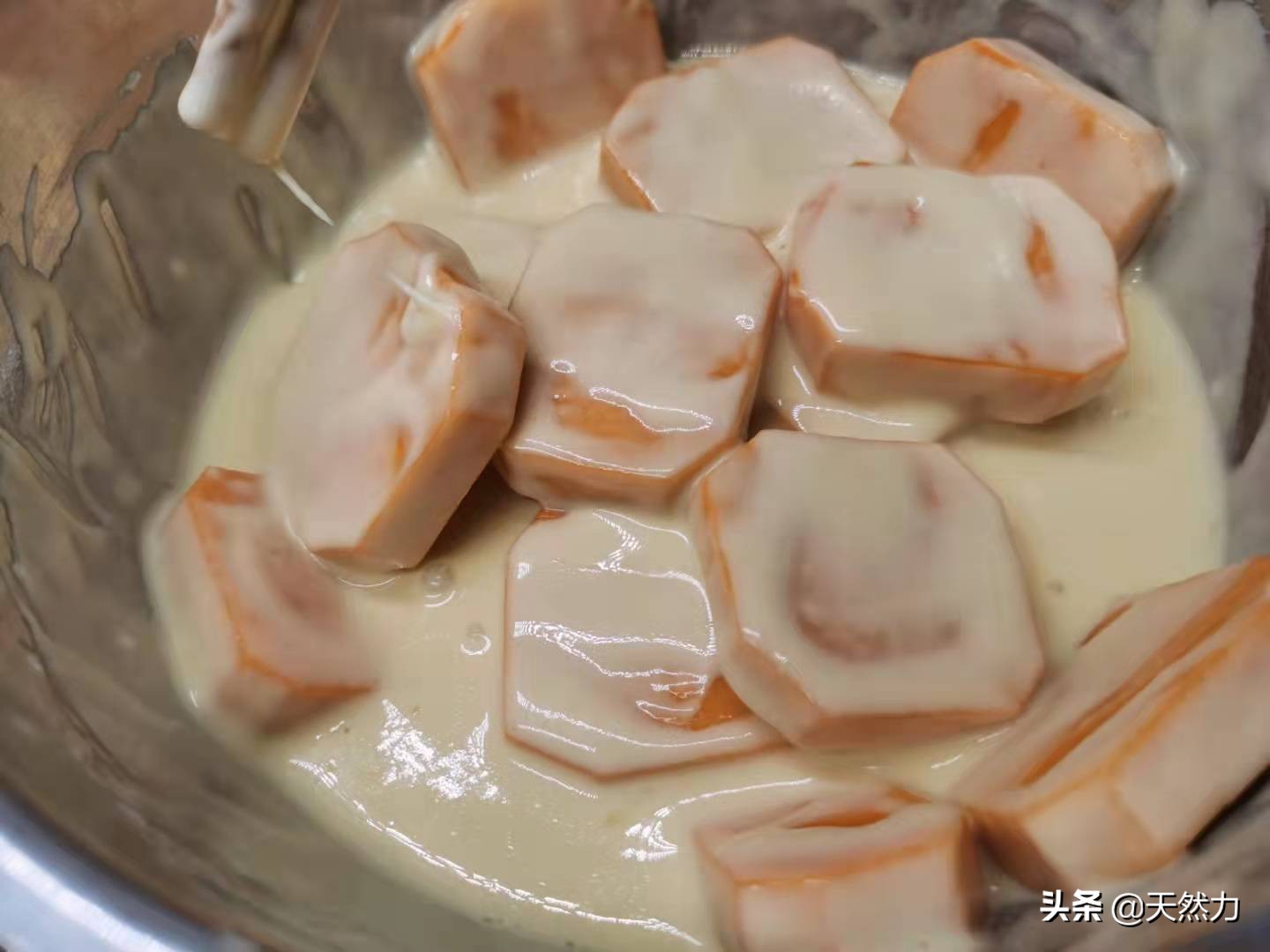 在家也能轻松做出广东名菜蛋黄焗南瓜，详细经验干货做法，收藏了