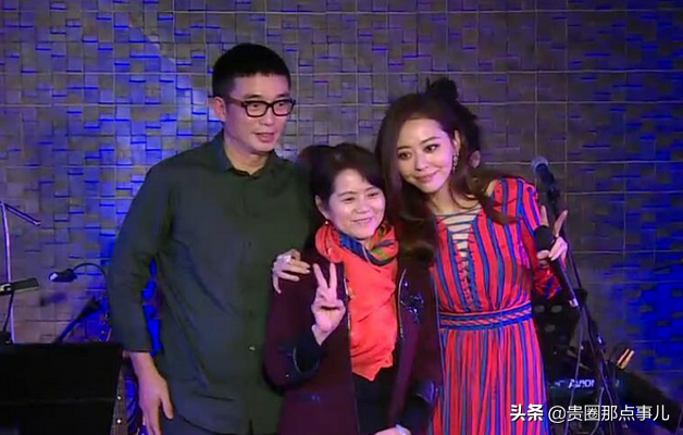 网曝冯珂精神控制张靓颖，才十几年执迷不悟，幸好如今已解脱