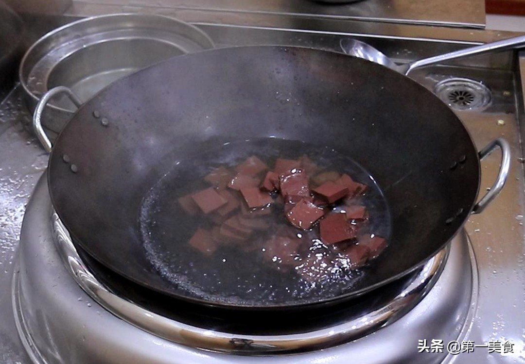 圖片[5]-鴨血想要嫩滑有技巧 廚師長教你做麻辣鴨血 麻辣入味 嫩如豆腐-起舞食譜網