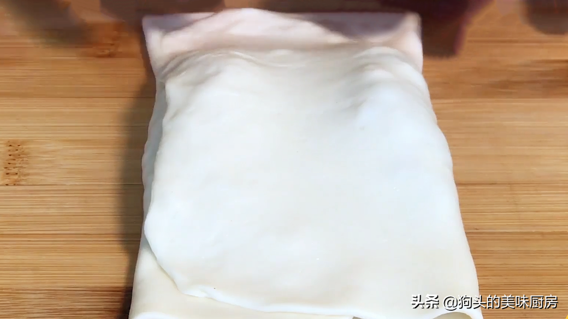 韭菜加豆腐，我家隔三天吃一次，外酥里嫩，飯店都吃不到，太香了