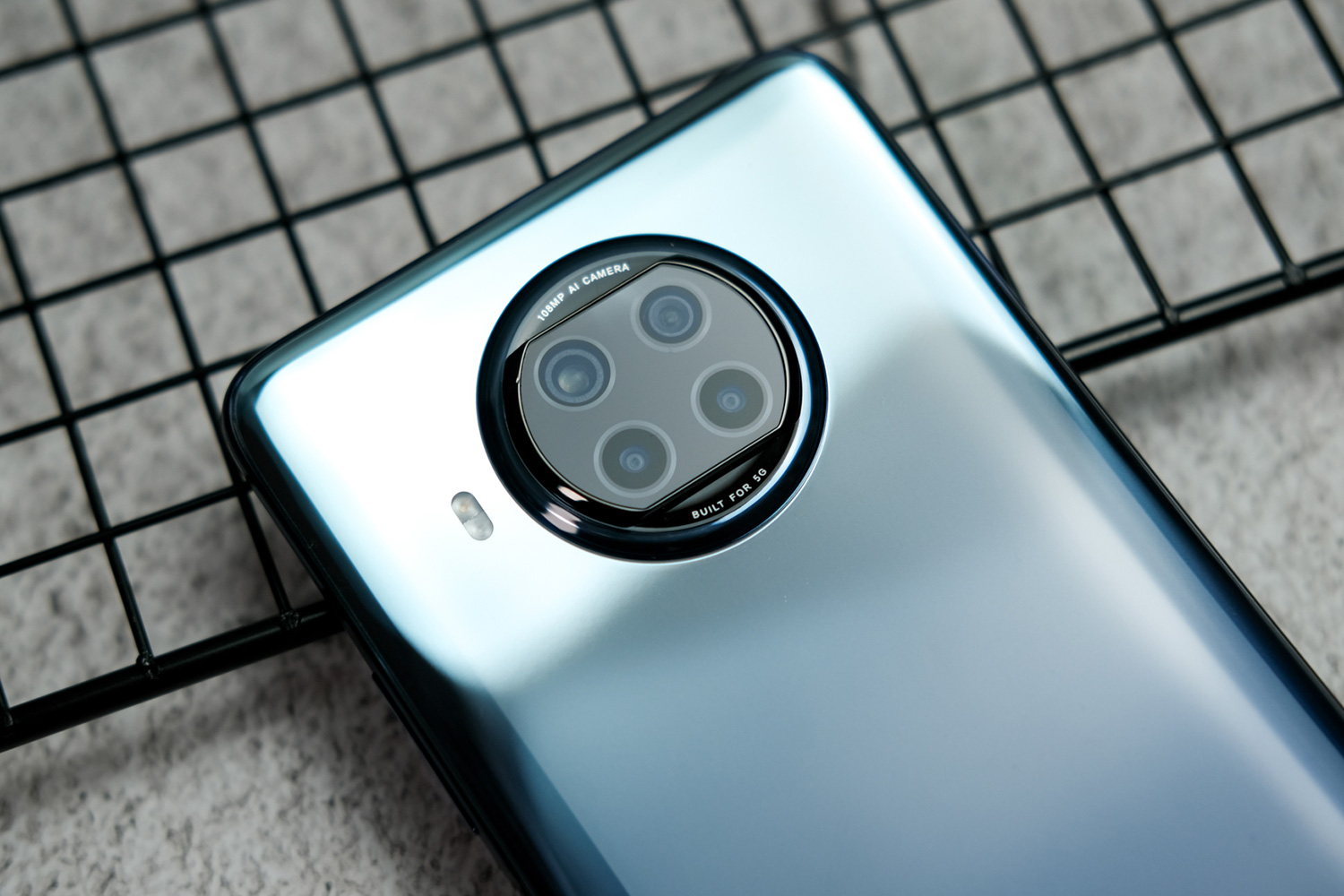 红米Note 9 Pro开箱：双面大猩猩玻璃，后置四摄的新机