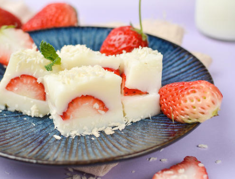 A milk 3 spoon are amylaceous, strawberry Xiaofang is fresh and tender and icy, can become a success, the family is necessary