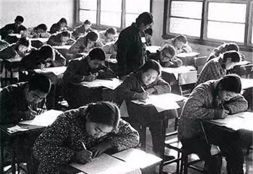 1977年恢复高考后，考题到底“长啥样”？网友：