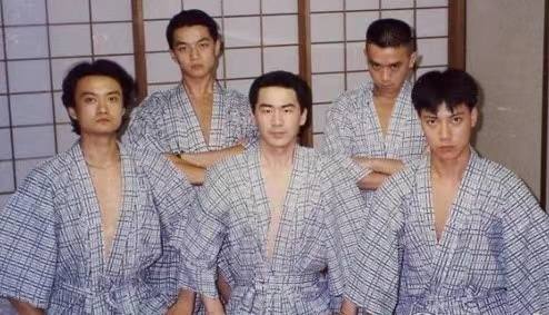 负债四千万又如何？李亚鹏的豪华人脉圈，连杨丽萍都只是其中一角